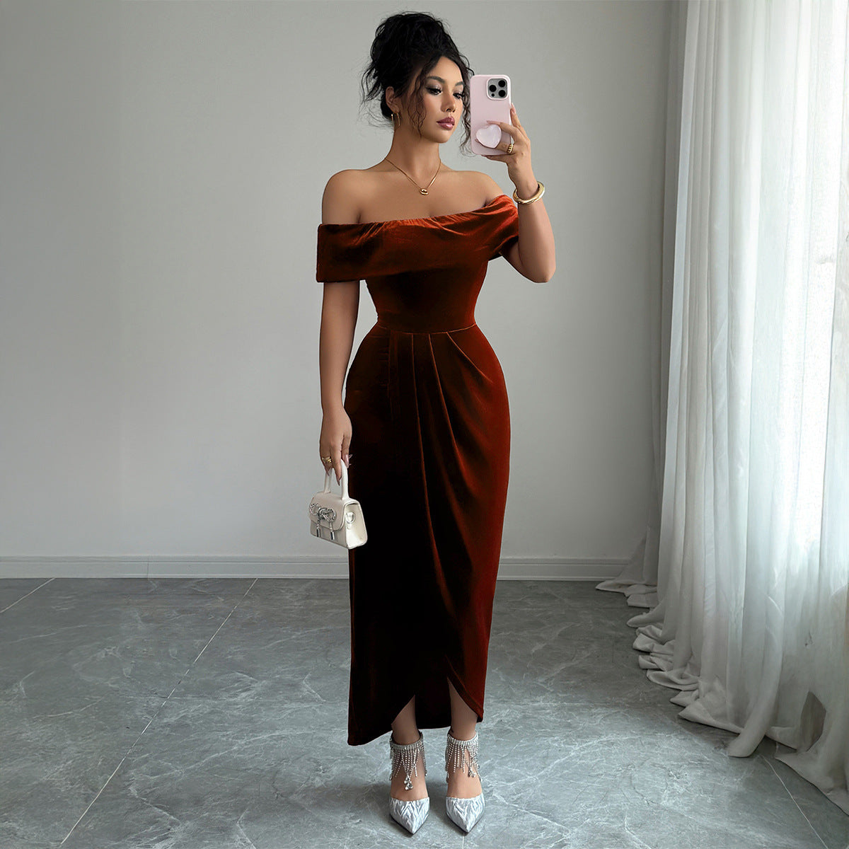 Damklänning – elegant tubklänning i enfärgad design