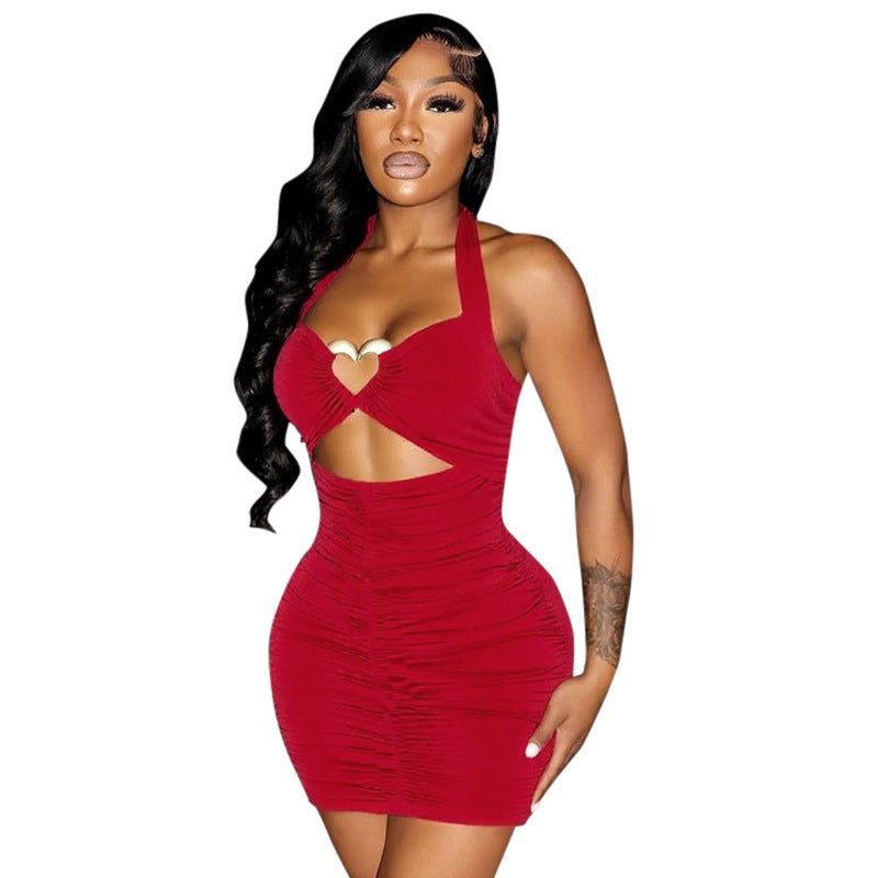 Damklänning – åtsittande sheath-modell med trendiga utskärningar