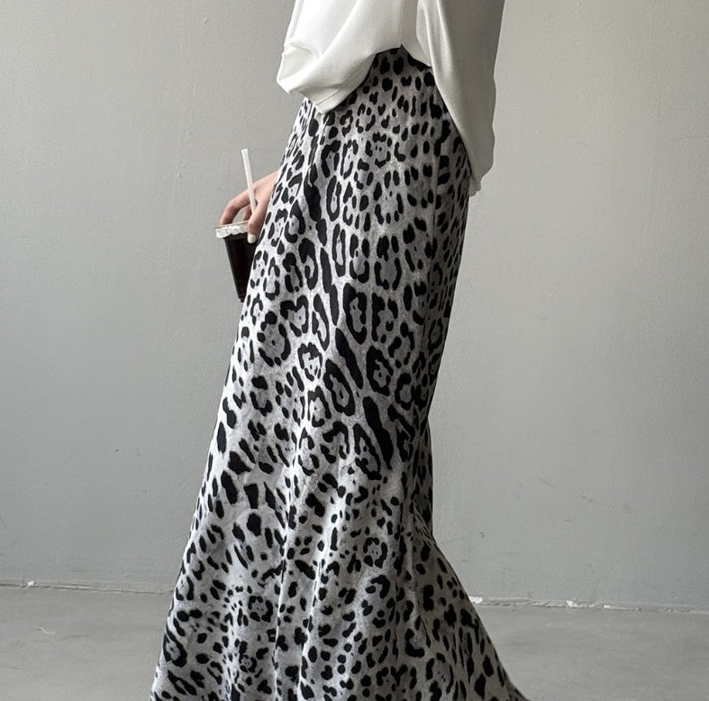Kjol för Dam – Leopardmönstrad i Lyxig Stil med Hög Midja & Slits