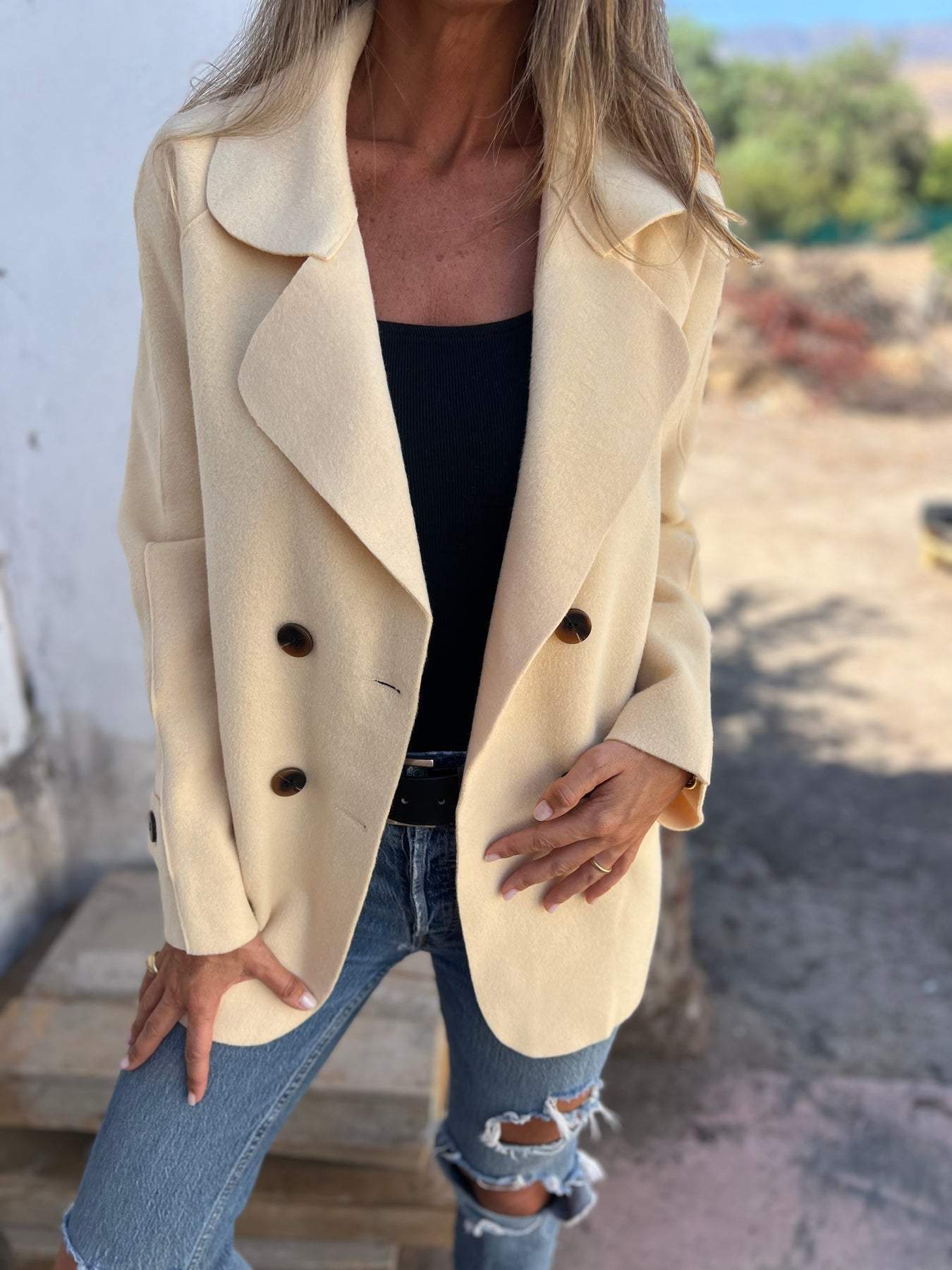 Elegant Ullig Kappa Dam – Klassisk Knappdesign utan Pälskrage