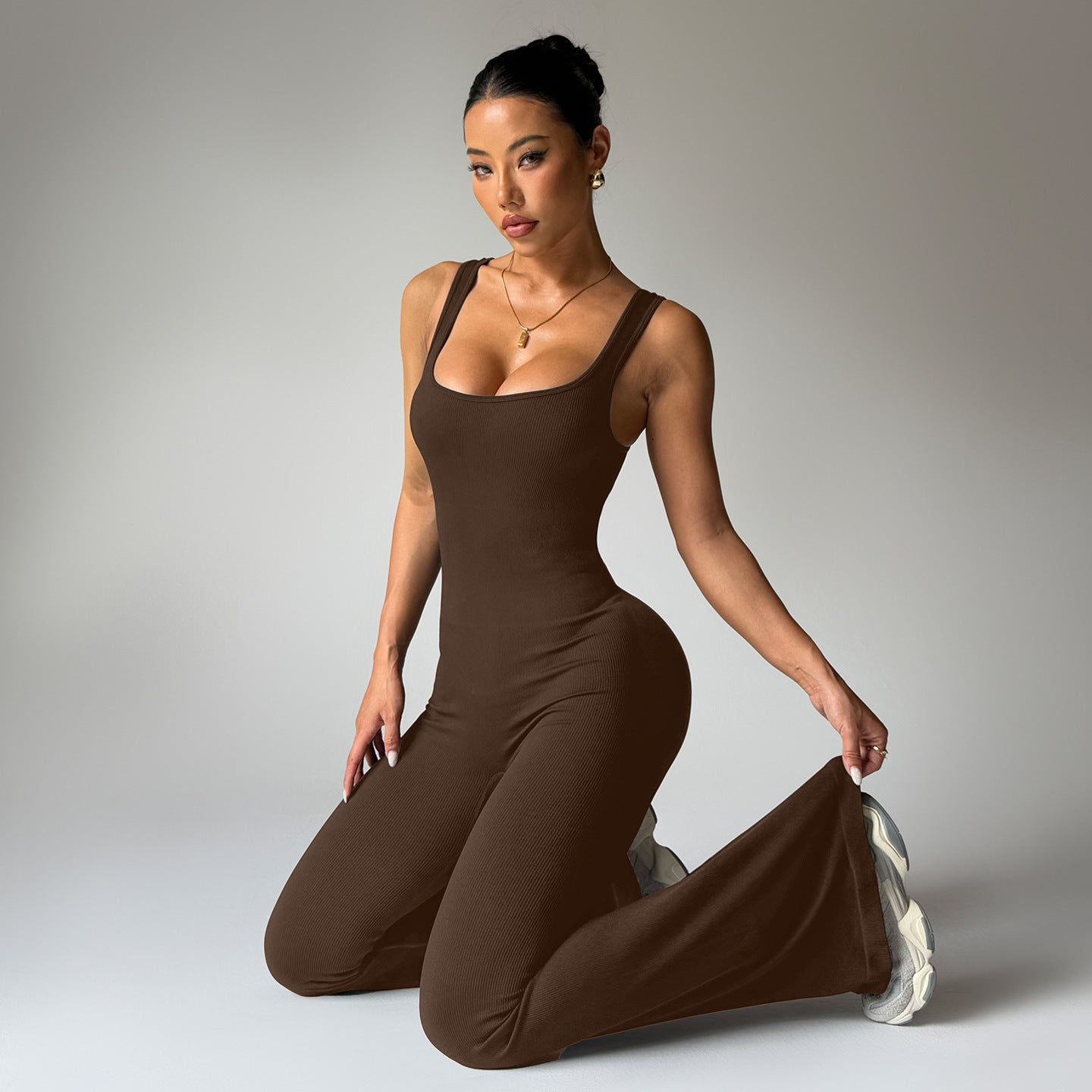 Yoga Jumpsuit för Dam – Slim Fit med Utsvängda Ben & Lyftande Höfteffekt