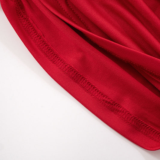 Damklänning – åtsittande sheath-modell med trendiga utskärningar