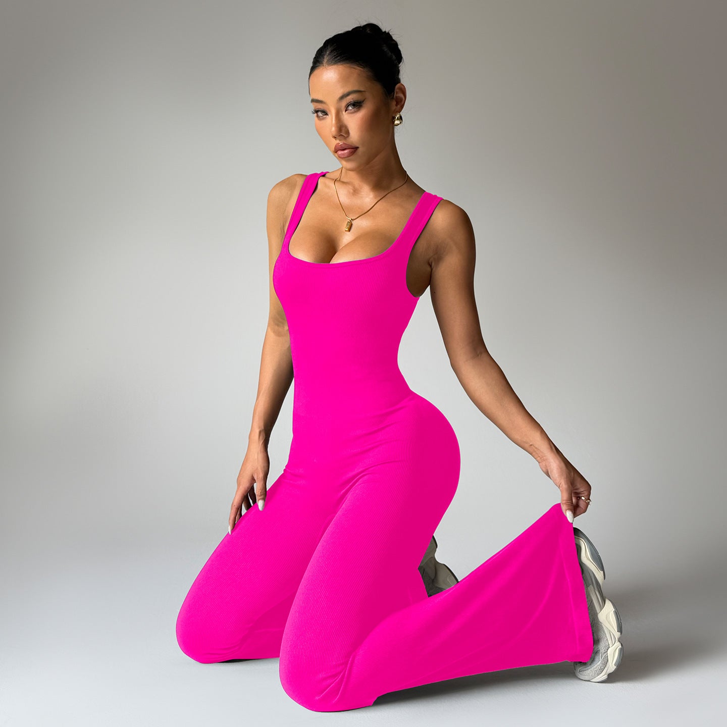 Yoga Jumpsuit för Dam – Slim Fit med Utsvängda Ben & Lyftande Höfteffekt