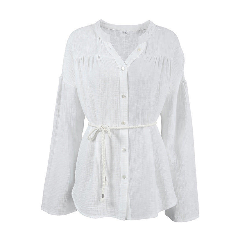 Skjorta för Dam – Vit Bomull i Bubbelcrepe med Skärp & Liten Ståkrage
