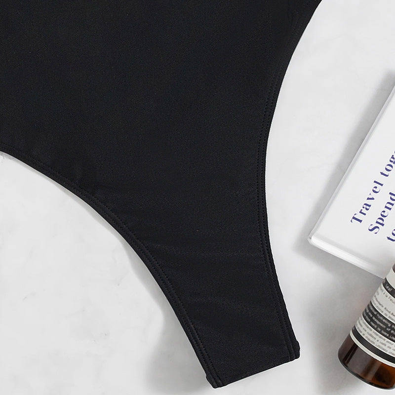 Baddräkt dam – långärmad one piece med öppen rygg, T-back & strassdetaljer