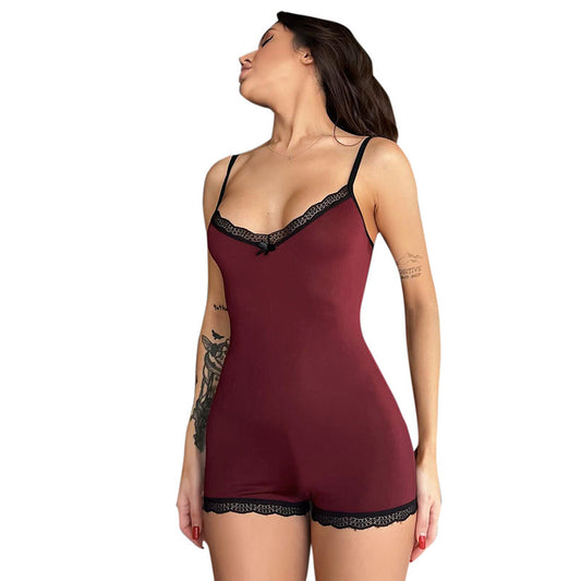 Spetsjumpsuit för Dam – Djup V-ringning med Spaghettiband & Figurnära Shortss