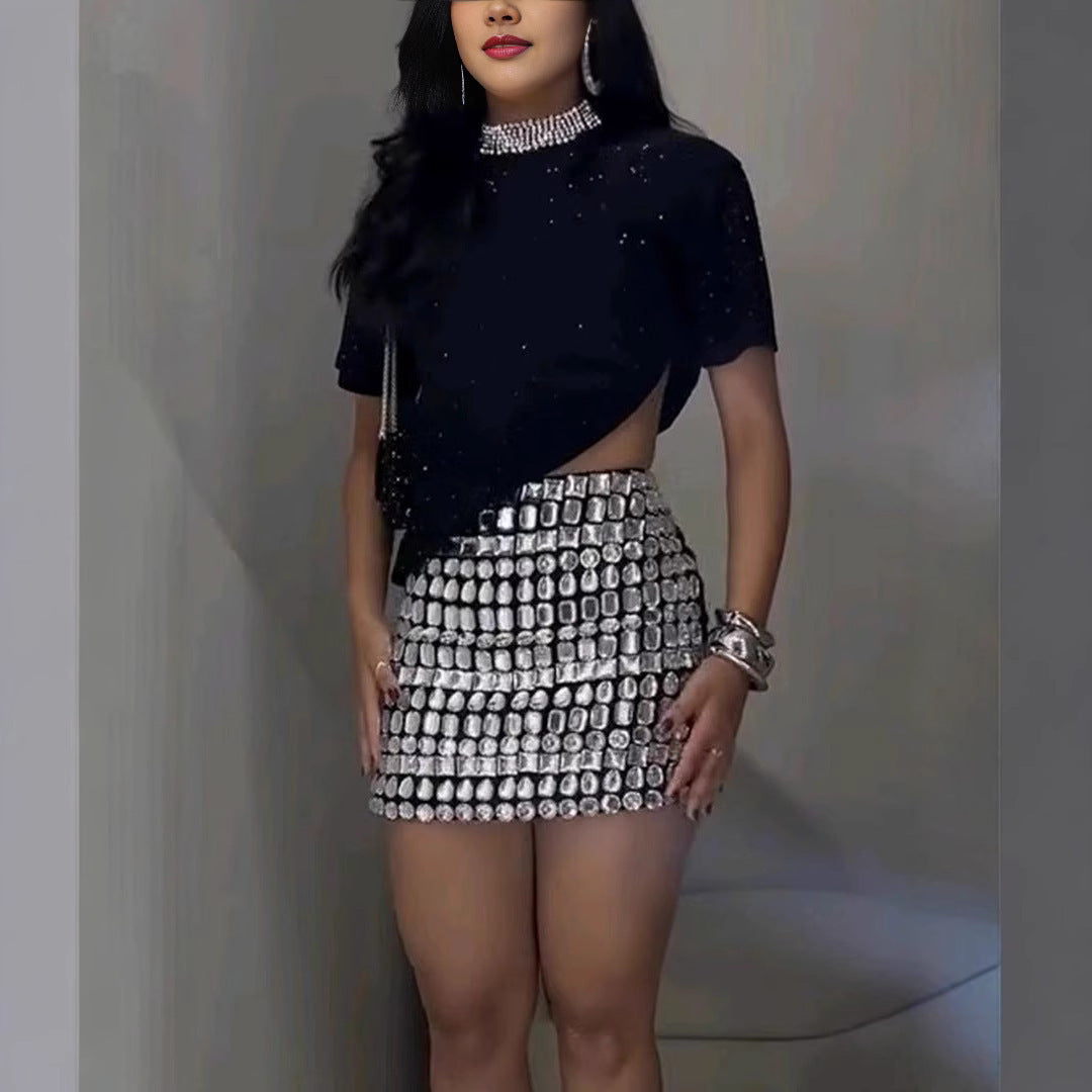 Damset – casual kjol & topp med kort ärm och glittrande strassdetaljer