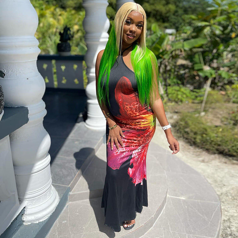 Damklänning – halterneck med blommigt tryck i trendig design