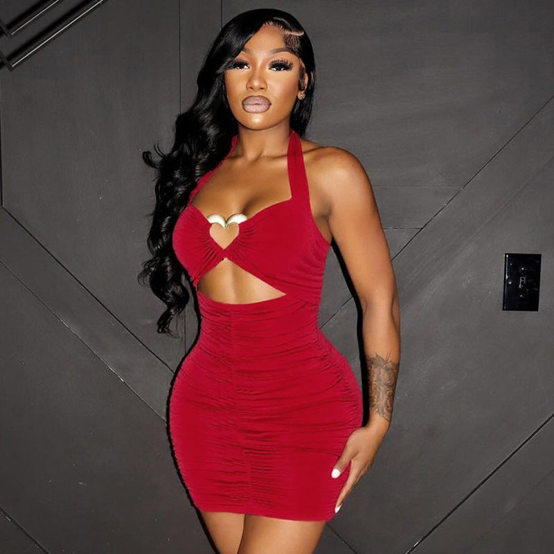 Damklänning – åtsittande sheath-modell med trendiga utskärningar