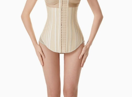 Korsett för Dam – Glansig Latexdesign med Smala Axelband & Shaping-effekt