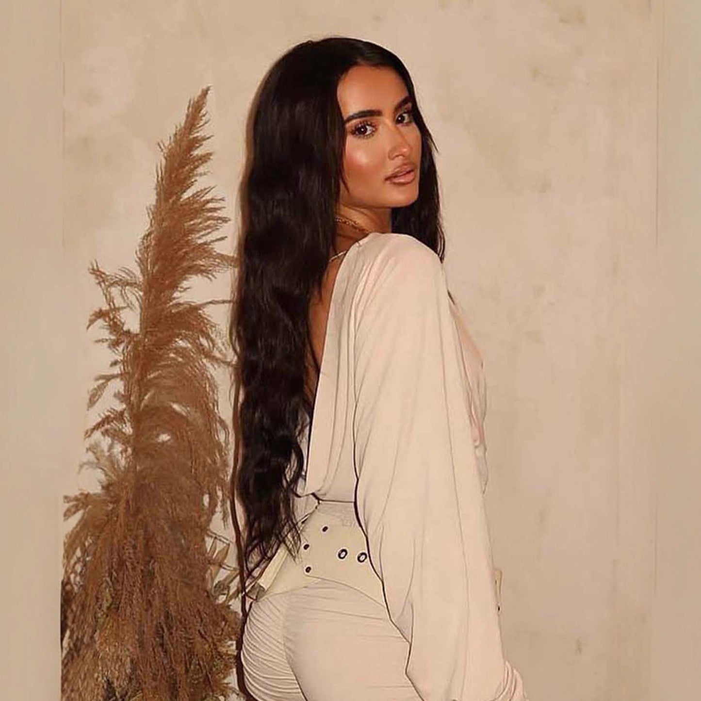 Dam T-shirt – långärmad slim fit med swing-krage & öppen rygg