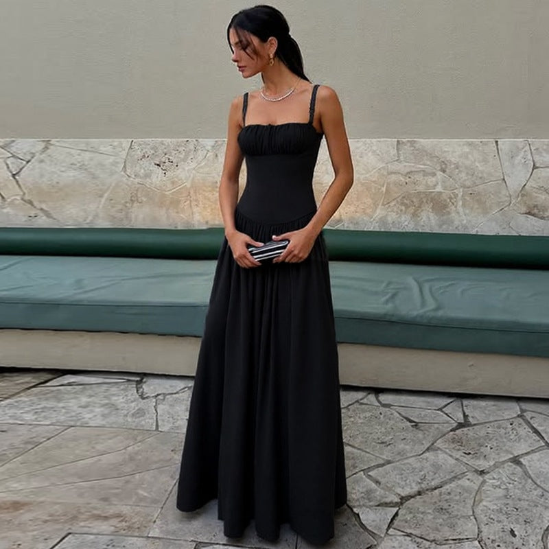 Klänning dam – enfärgad slim fit klänning med hög midja, veck & tunna axelband