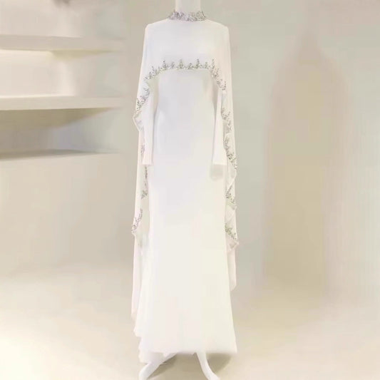 Damklänning – trendig klänning/kimono med dekorativa tofsar