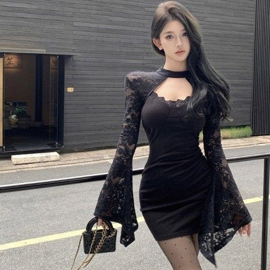 Damklänning – sexig långärmad spetsklänning med öppen rygg i sweet & hot girl-stil