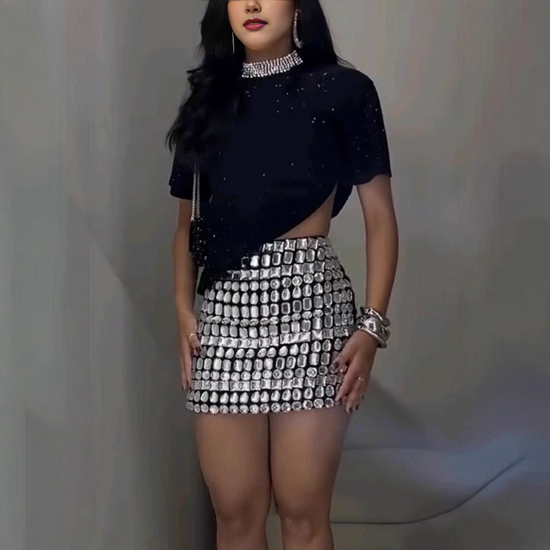 Damset – casual kjol & topp med kort ärm och glittrande strassdetaljer