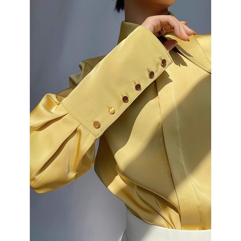 Blus för Dam – Unik Premiumdesign med Spetsig Krage